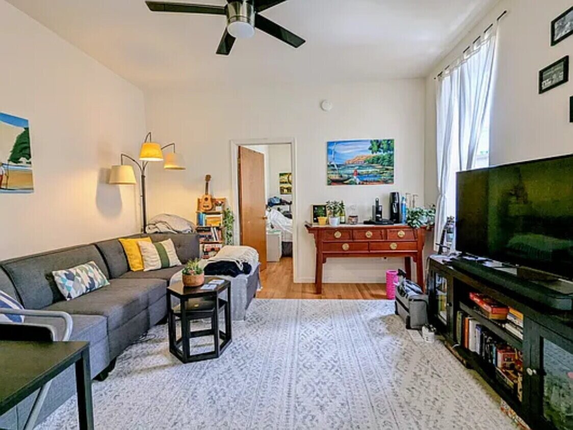 Foto principal - LARGE 1BR ON ELEVATOR BUILDING W/ JUMBO CL...