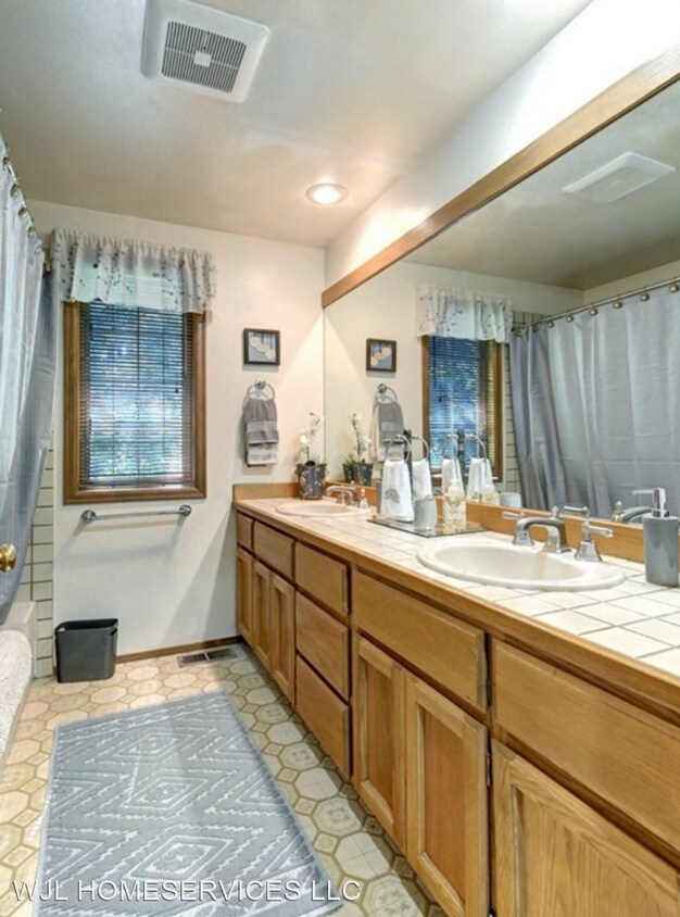 Building Photo - 4 br, 2.5 bath House - 2892 160th Pl NE
