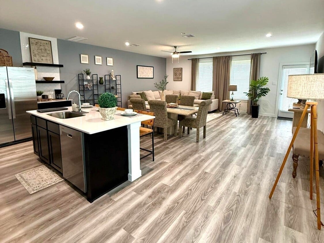 Foto principal - 12308 Greenwood St