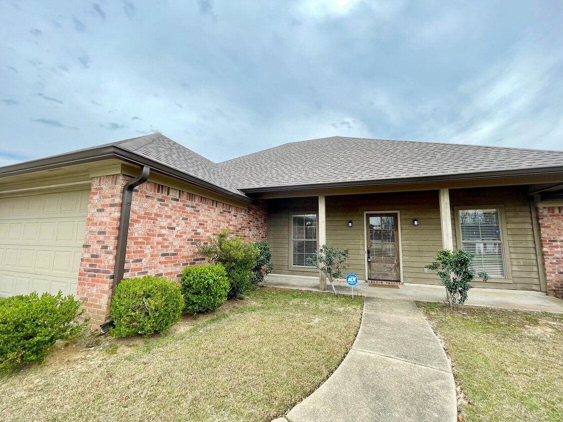 Primary Photo - 3/2 For Rent in Farmington Station!
