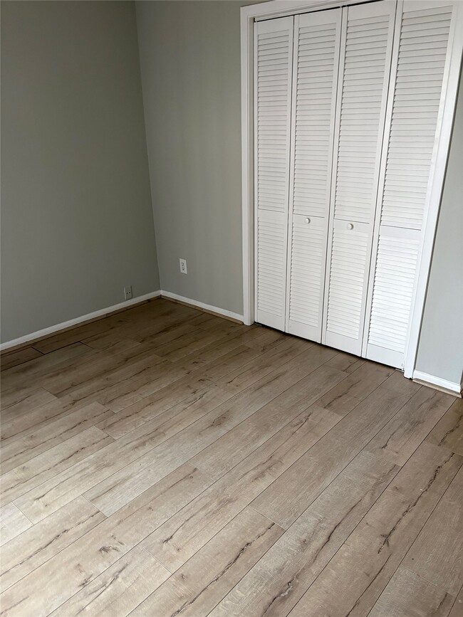 Building Photo - 3055 Walnut Bend Ln