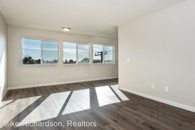 Building Photo - 2007 Red Rose Way