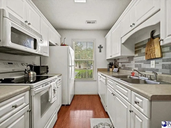 Building Photo - 3040 Combray Cir