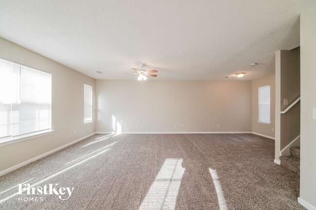 Building Photo - 6224 Hickory Ln Cir