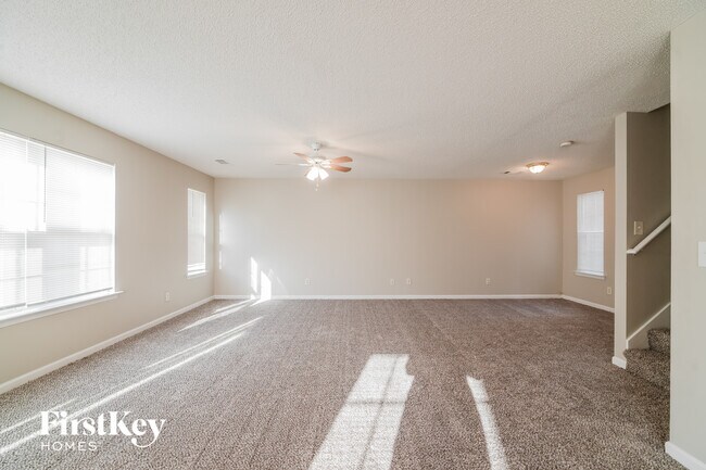 Foto del edificio - 6224 Hickory Ln Cir