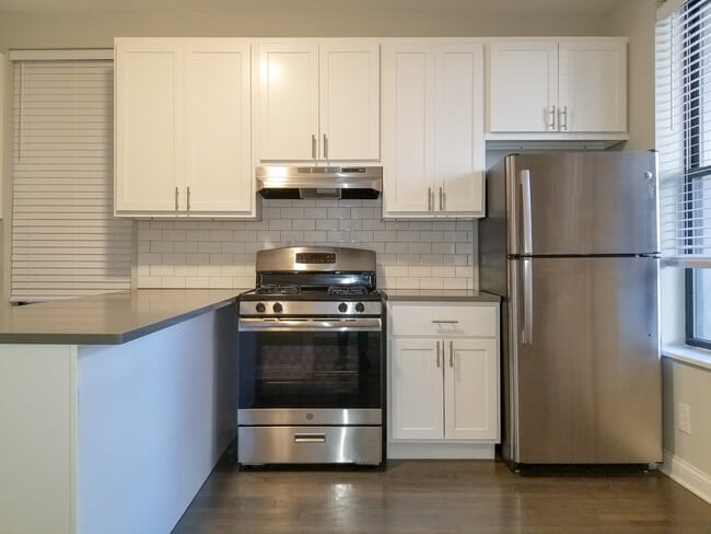 Building Photo - 2730 N Wayne Ave