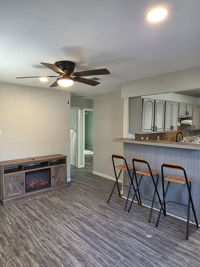 Building Photo - 204 San Angelo Ave
