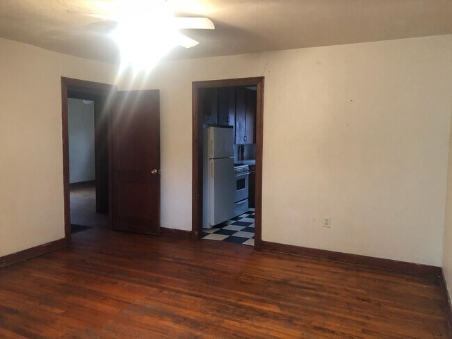 Foto del edificio - Walk to LSU! 2 BR 1 bath