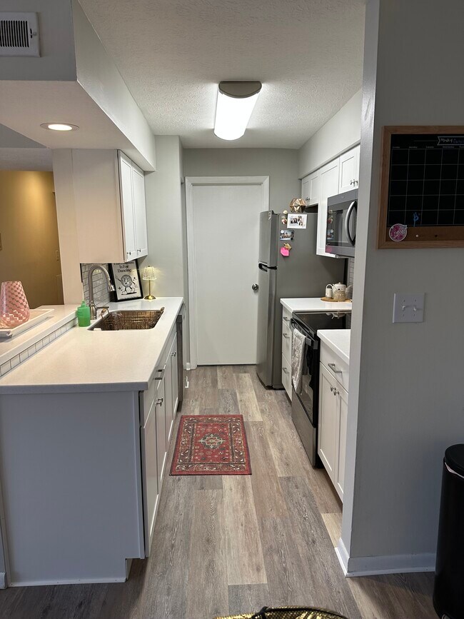 Foto del edificio - 1410 Lake Pointe Way