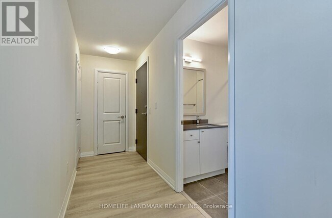 Photo du bâtiment - 3270 Sheppard Ave E