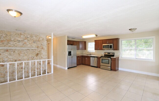 Foto del edificio - 4916 Silver Oak Dr