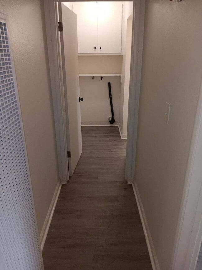 Foto del edificio - Charming 2x1 With Attached Garage & Backyard! Available 9/10!