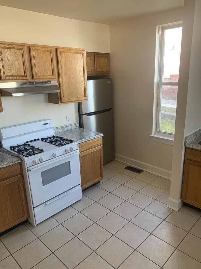 Building Photo - Charming 1-Bedroom Apartment with Hardwood Floors in York, PA!
