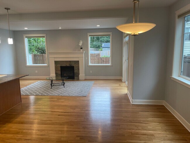 Foto del edificio - Spacious 3BD/2.5BTH Available for Lease in...