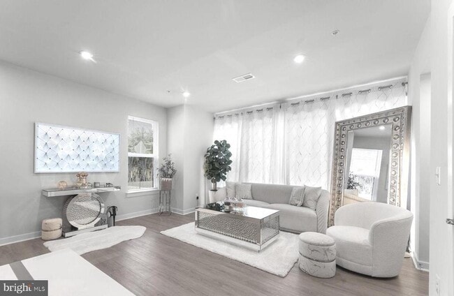 Foto del edificio - 43785 Transit Sq