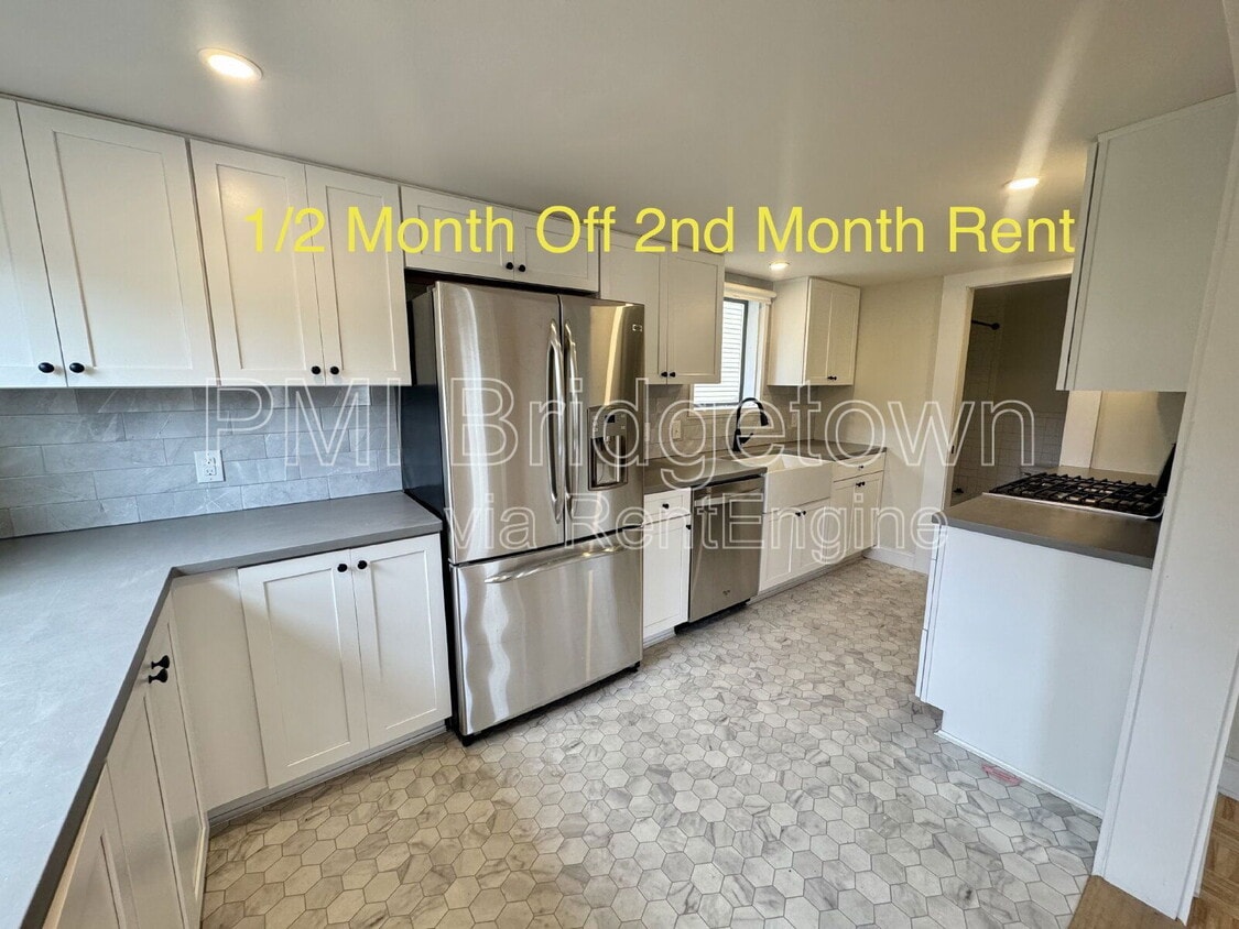 Foto principal - 834 NE Shaver St