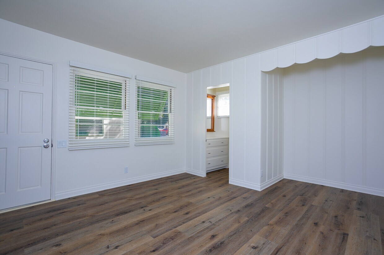 Primary Photo - 243 W Colorado Blvd