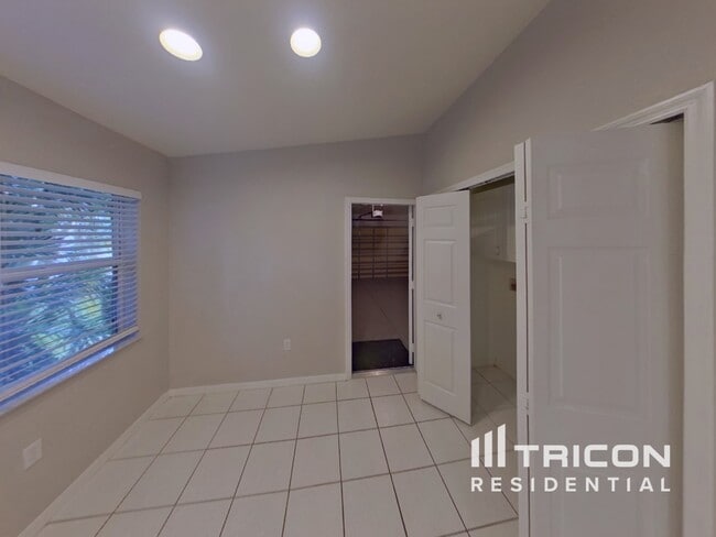 Building Photo - 184 Jennifer Dr