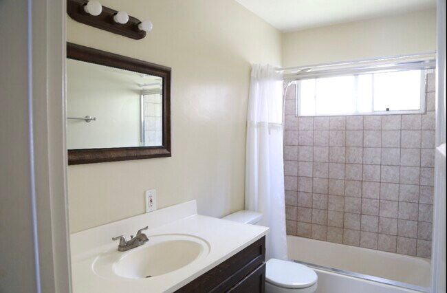 Foto del edificio - 1242-1244 Smithwood Dr
