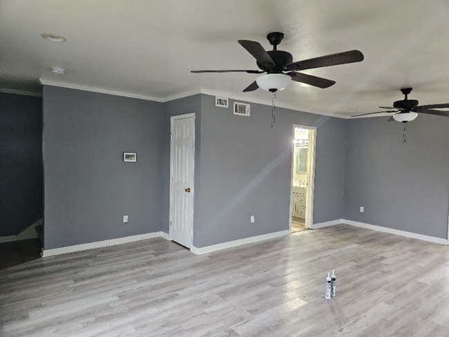 Building Photo - 1903 Rosary Dr