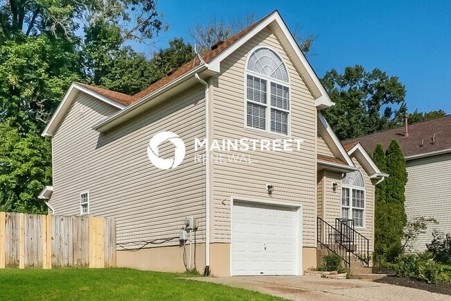 Photo - 4 Bedroom Pet-Friendly Home in LOUISVILLE, KY with Main Street Renewal