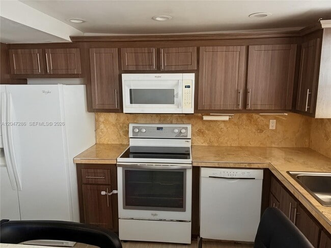 Foto del edificio - 137 Golden Isles Dr