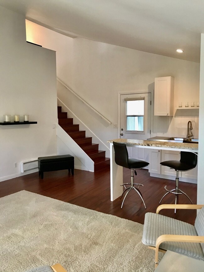 Building Photo - 656 Grand Ave