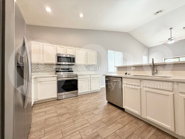 Building Photo - 318 S 124th Ave