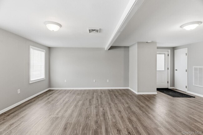 Building Photo - 1614 NY-9G