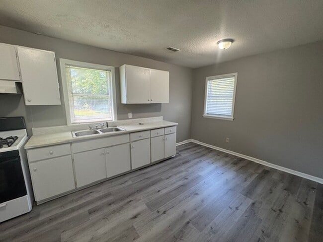 Foto del edificio - CREEKWOOD