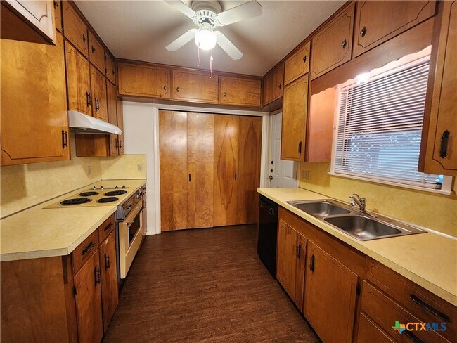 Building Photo - 1274 Hillcrest Dr