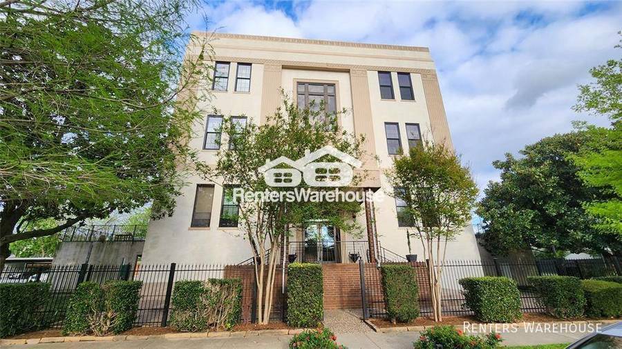 Primary Photo - 2 bedroom 2 batch condo in very desirable ...