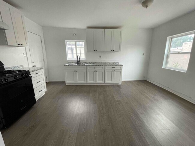 Building Photo - 1521 Genevieve St