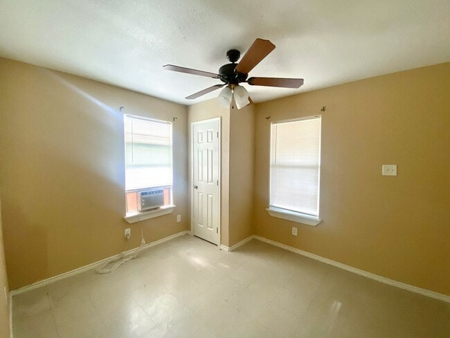 Foto del edificio - Adorable 2 bedroom 1 bath near Confluence ...