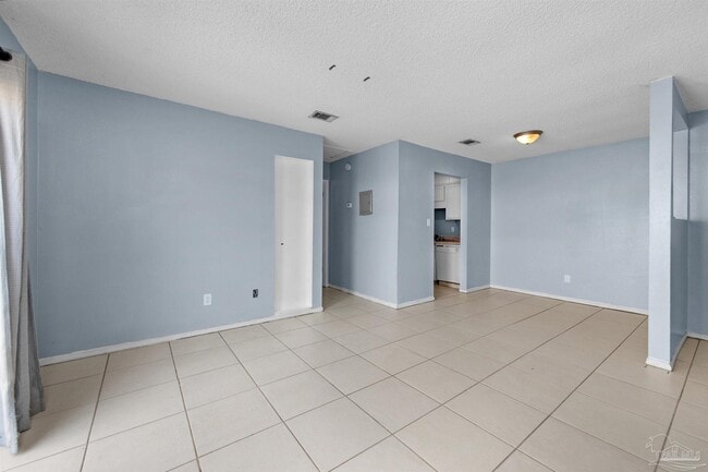 Building Photo - 1555 Green Briar Pkwy