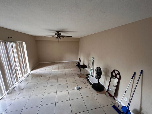 Building Photo - 5373 Bamboo Ct
