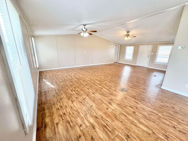 Foto del edificio - 285 CR 112