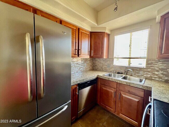 Building Photo - 1825 W Ray Rd