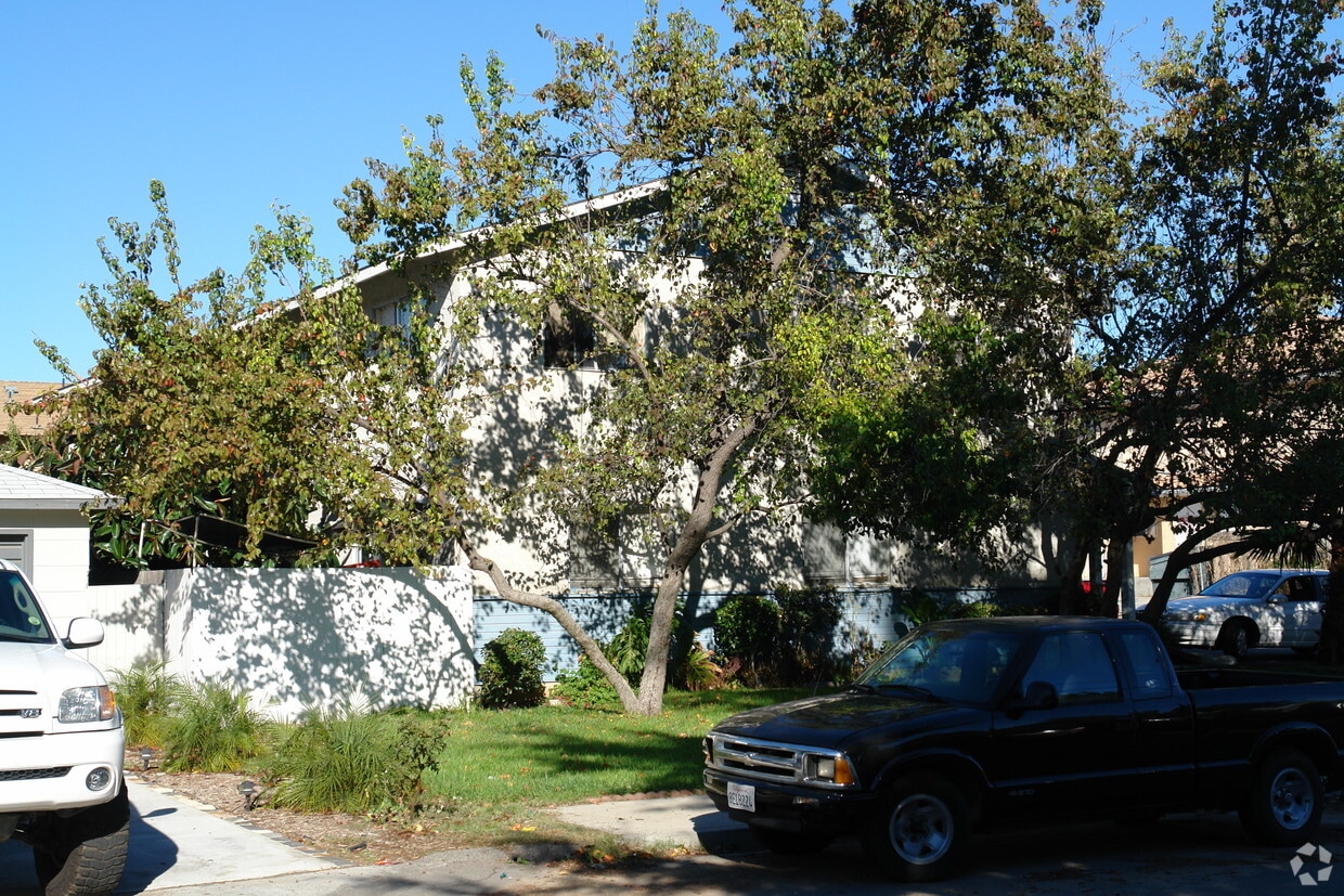 Building Photo - 127 W Kalmia St