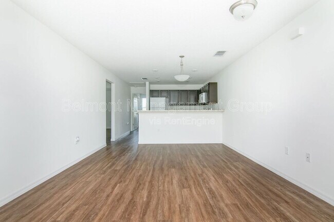 Foto del edificio - 272 Hart Ln