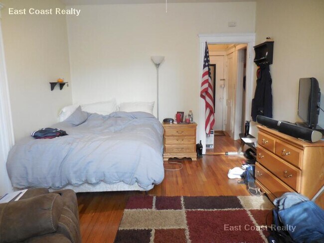 Building Photo - 228 Kelton St