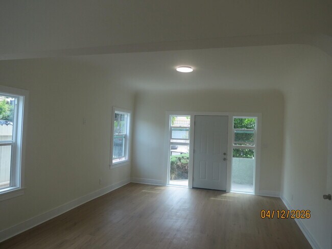 Foto del edificio - 2045 S Harcourt Ave