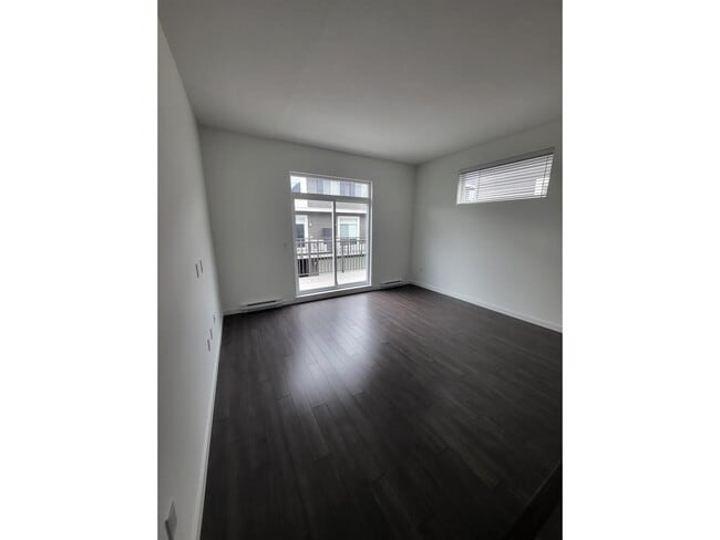 Photo du bâtiment - 15778-15785 85 Ave