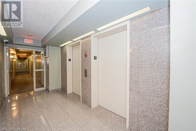 Building Photo - 274 Erb St. W