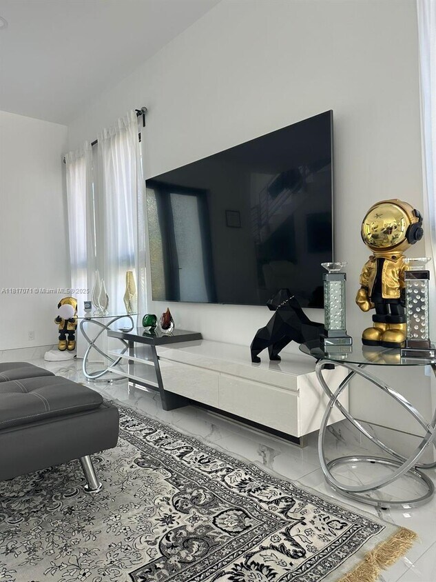Foto principal - 2342 McKinley St