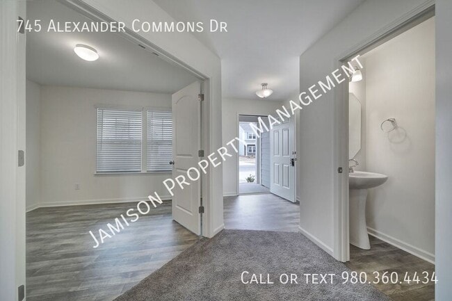 Building Photo - 745 Alexander Commons Dr