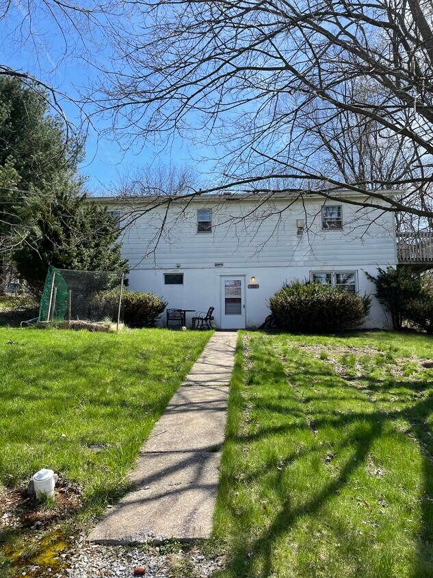 Primary Photo - 111 E Cherry Ln