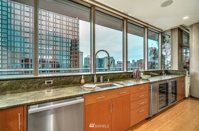 Granite countertops - 2033 2nd Ave