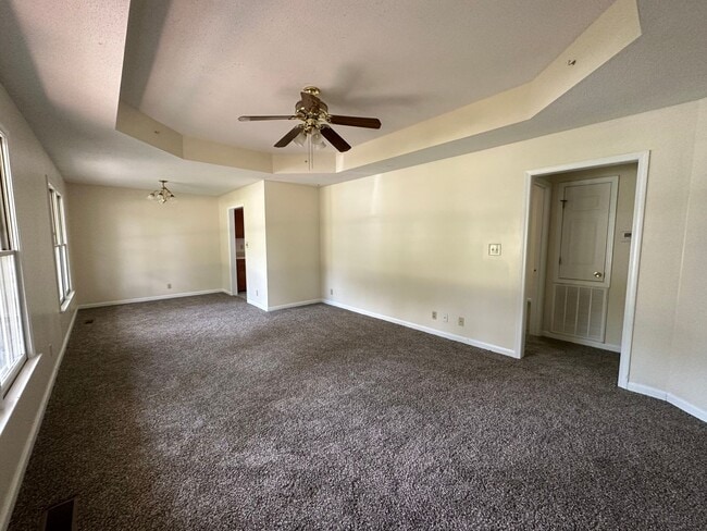 Building Photo - 3 Bedroom Pet Friendly Home for Rent!