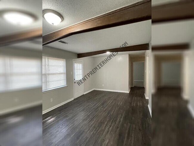 Foto del edificio - 10221 Woodbridge Dr